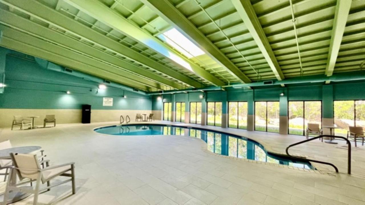 Holiday Inn Express - Fall River North Экстерьер фото