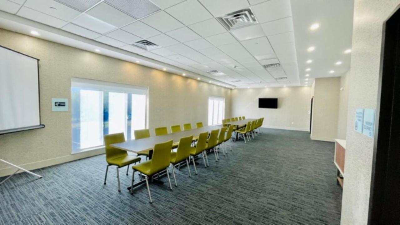 Holiday Inn Express - Fall River North Экстерьер фото