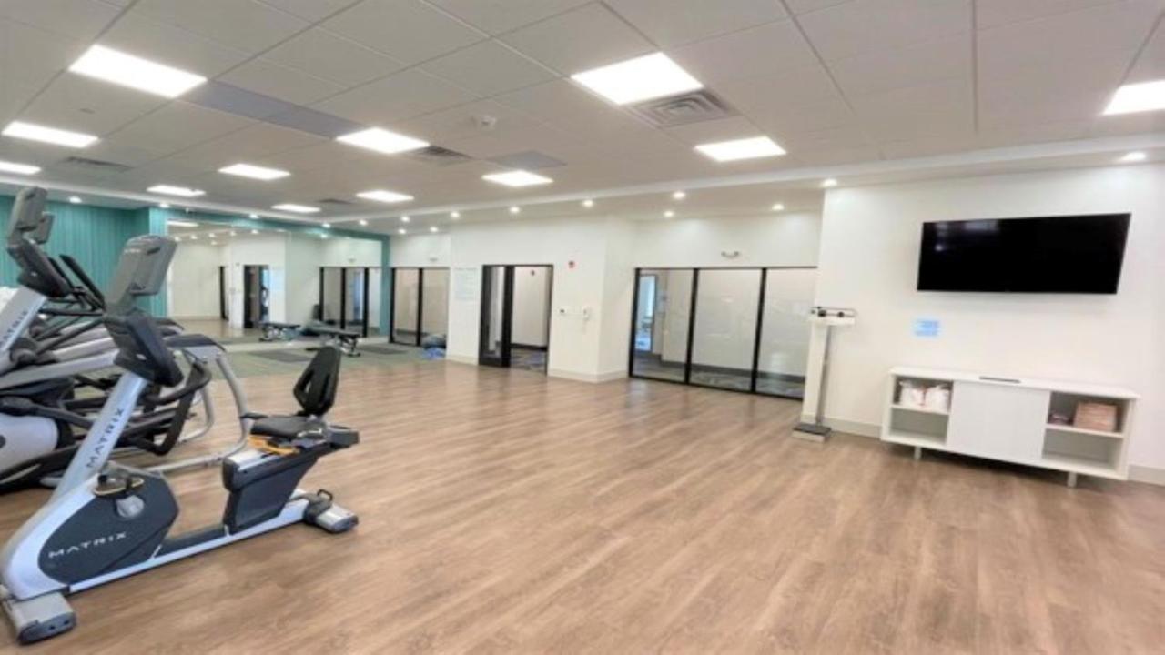 Holiday Inn Express - Fall River North Экстерьер фото