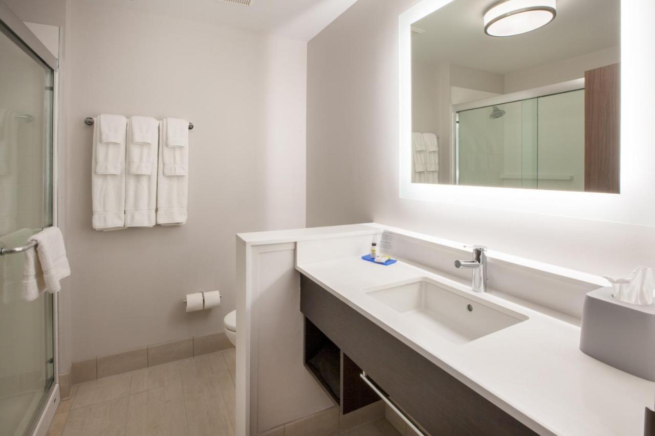 Holiday Inn Express - Fall River North Экстерьер фото