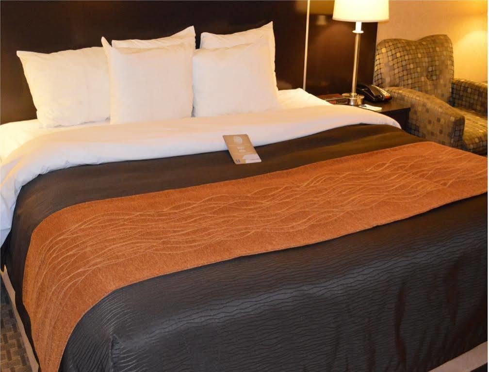 Holiday Inn Express - Fall River North Экстерьер фото