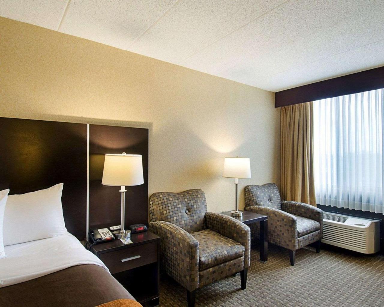 Holiday Inn Express - Fall River North Экстерьер фото