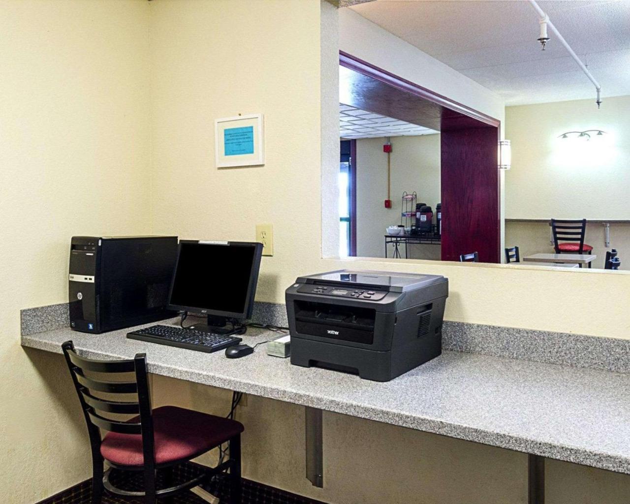 Holiday Inn Express - Fall River North Экстерьер фото