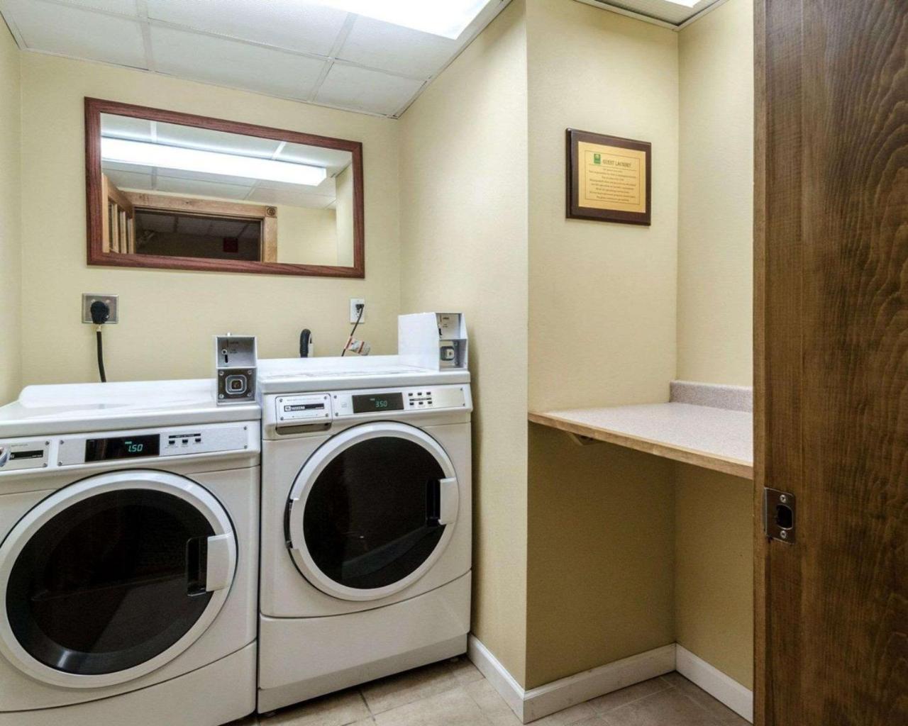 Holiday Inn Express - Fall River North Экстерьер фото