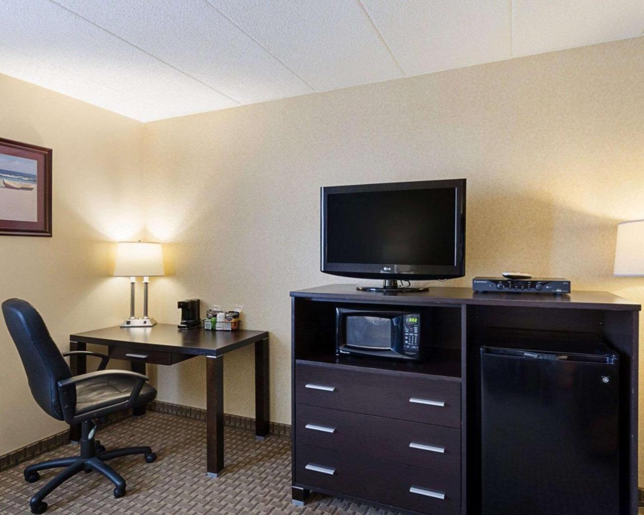 Holiday Inn Express - Fall River North Экстерьер фото